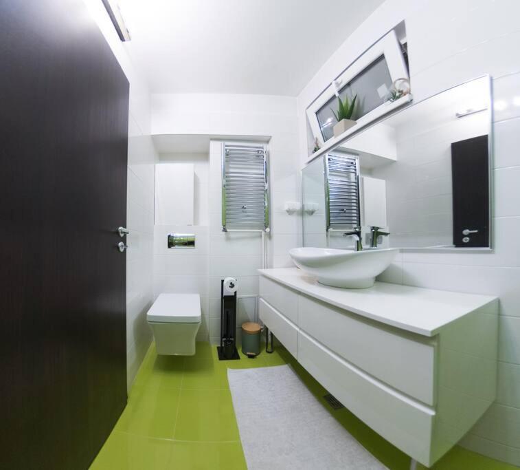 Central Oasis Apartman Bukarest Kültér fotó